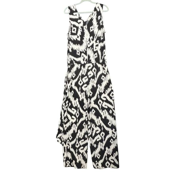 Chico's Sleeveless Ikat Jumpsuit Womens Sz 2 US L Black White Geometric V-Neck - Picture 1 of 12